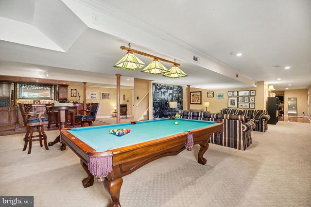 221 HAZELTINE CIR, Blue Bell, PA 19422