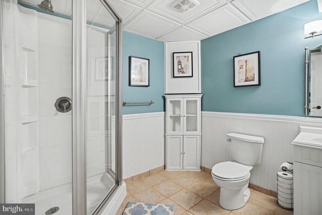 221 HAZELTINE CIR, Blue Bell, PA 19422