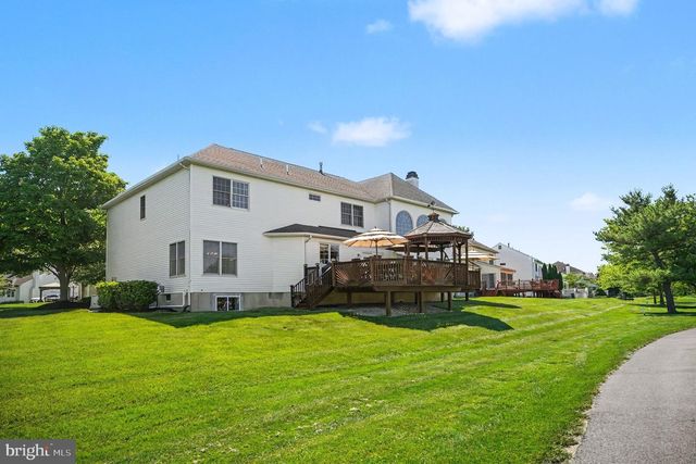221 HAZELTINE CIR, Blue Bell, PA 19422