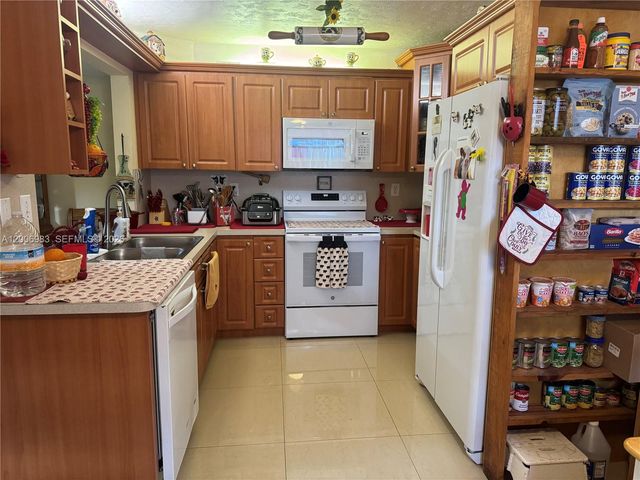 471 NE 210th Circle Terrace 103, Miami, FL 33179