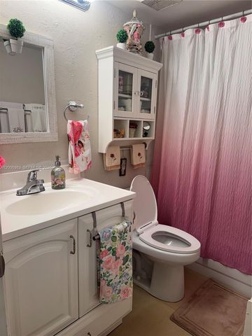 471 NE 210th Circle Terrace 103, Miami, FL 33179