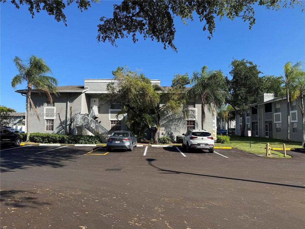 471 NE 210th Circle Terrace 103, Miami, FL 33179