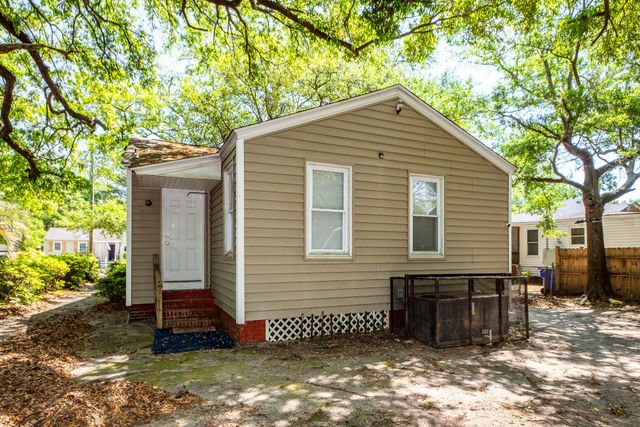 2620 Woodlawn Avenue, North Charleston, SC 29405