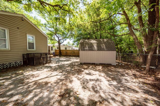 2620 Woodlawn Avenue, North Charleston, SC 29405