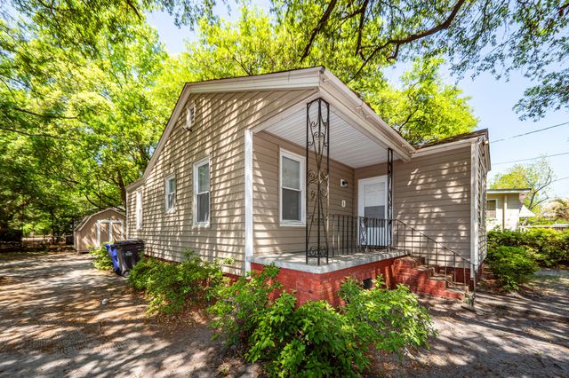 2620 Woodlawn Avenue, North Charleston, SC 29405