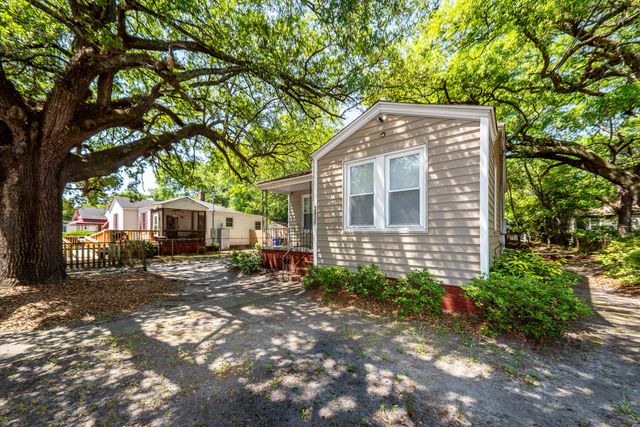 2620 Woodlawn Avenue, North Charleston, SC 29405