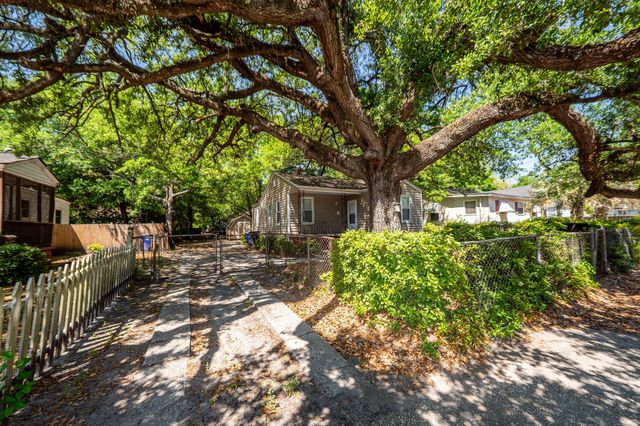 2620 Woodlawn Avenue, North Charleston, SC 29405