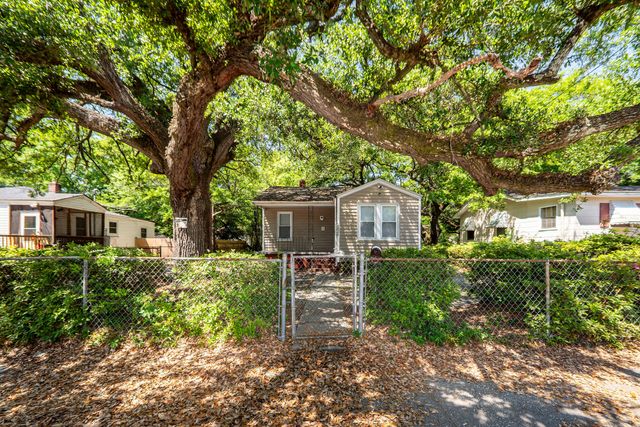 2620 Woodlawn Avenue, North Charleston, SC 29405
