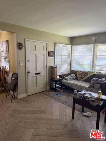 6250 Halbrent Avenue, Van Nuys (los Angeles), CA 91411