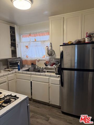 6250 Halbrent Avenue, Van Nuys (los Angeles), CA 91411