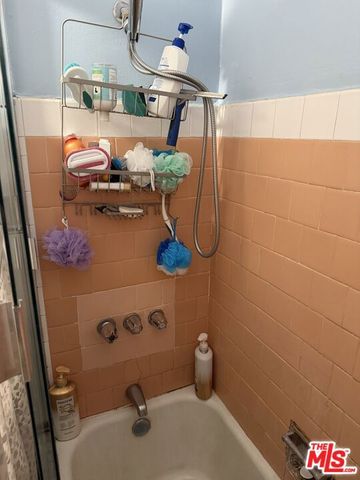 6250 Halbrent Avenue, Van Nuys (los Angeles), CA 91411