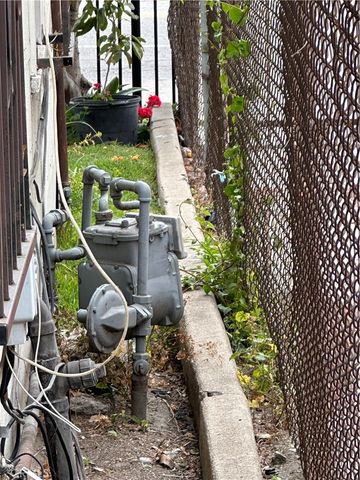 1737 E Gage, Los Angeles, CA 90001