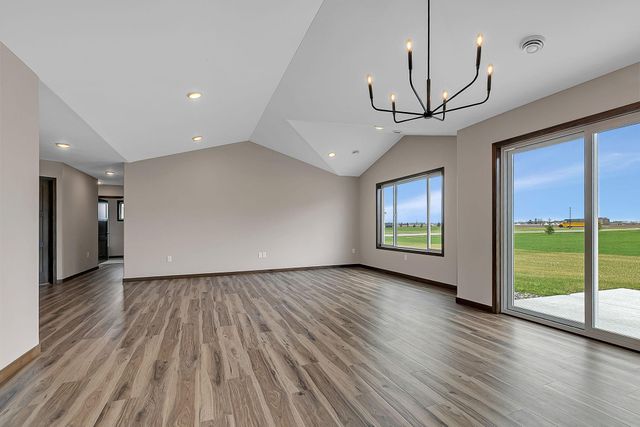 2000 Sandstone Loop N, Sartell, MN 56377