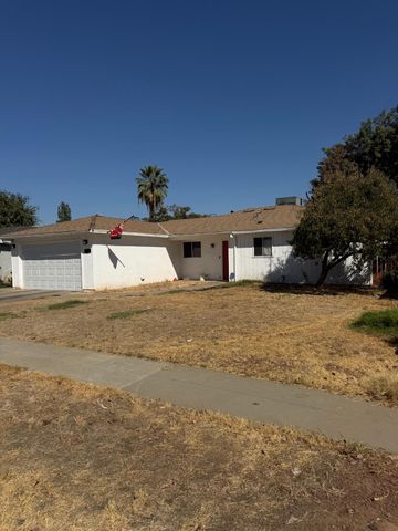 4686 N Kavanagh Avenue, Fresno, CA 93705