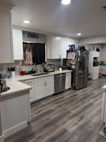 4686 N Kavanagh Avenue, Fresno, CA 93705