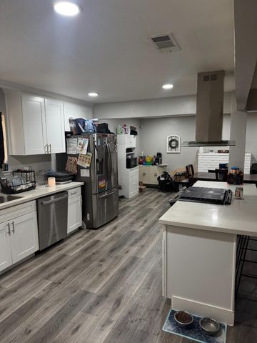 4686 N Kavanagh Avenue, Fresno, CA 93705