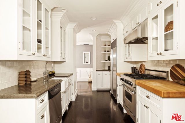 8455 Fountain Avenue 411, West Hollywood, CA 90069