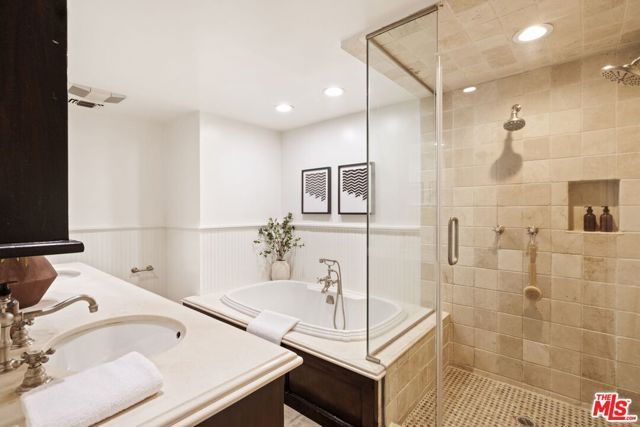 8455 Fountain Avenue 411, West Hollywood, CA 90069