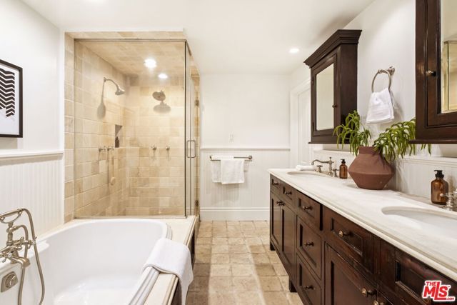 8455 Fountain Avenue 411, West Hollywood, CA 90069