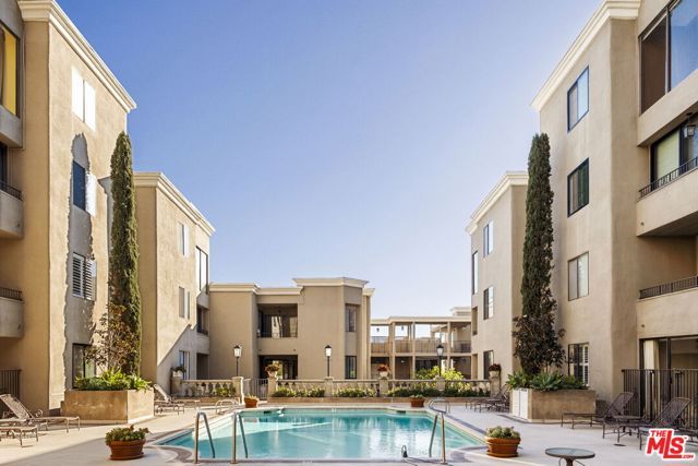 8455 Fountain Avenue 411, West Hollywood, CA 90069