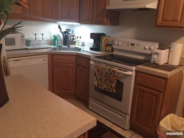 77 Liberty Street 33, Little Ferry, NJ 07643