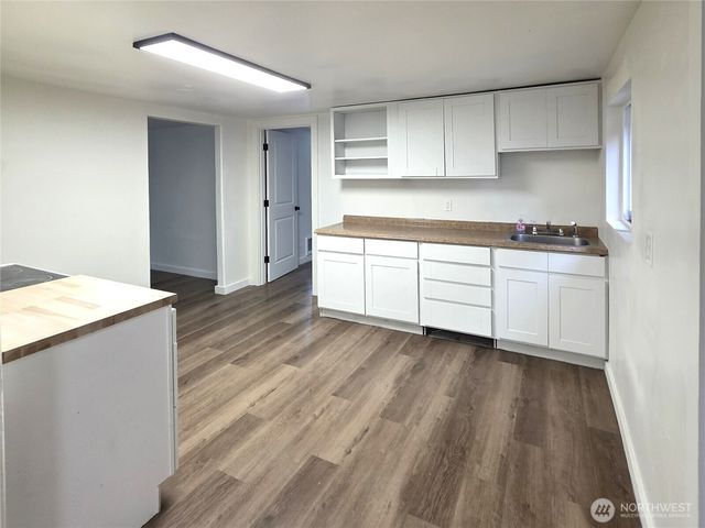 1023 SW Roxbury Street, Seattle, WA 98106