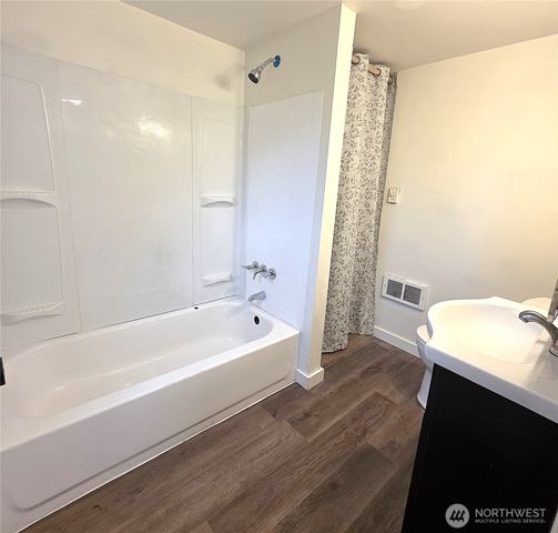 1023 SW Roxbury Street, Seattle, WA 98106