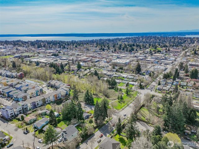 1023 SW Roxbury Street, Seattle, WA 98106