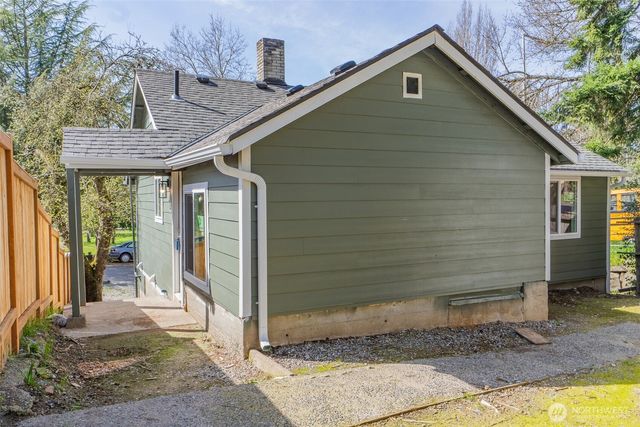 1023 SW Roxbury Street, Seattle, WA 98106