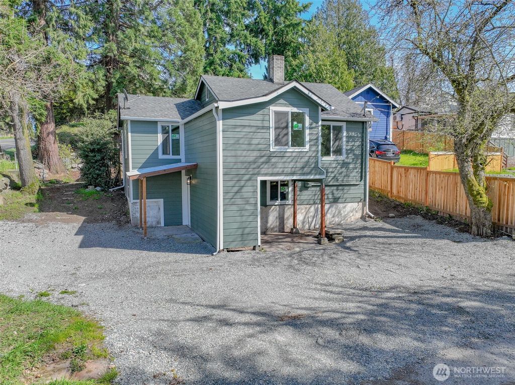 1023 SW Roxbury Street, Seattle, WA 98106