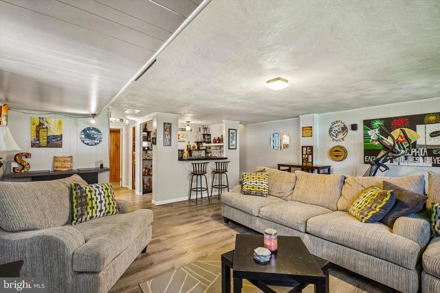 565 DOMINO LN, Philadelphia, PA 19128