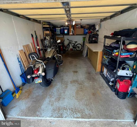 565 DOMINO LN, Philadelphia, PA 19128