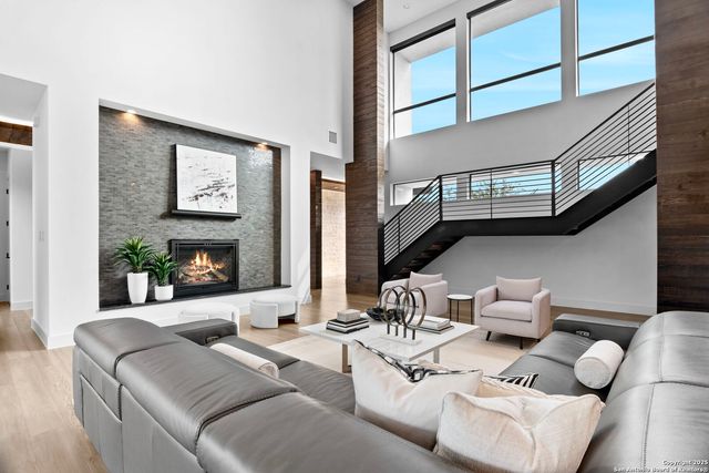 211 Wellesley Hill, Shavano Park, TX 78231