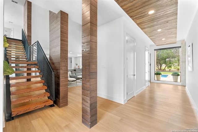 211 Wellesley Hill, Shavano Park, TX 78231