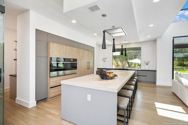 211 Wellesley Hill, Shavano Park, TX 78231