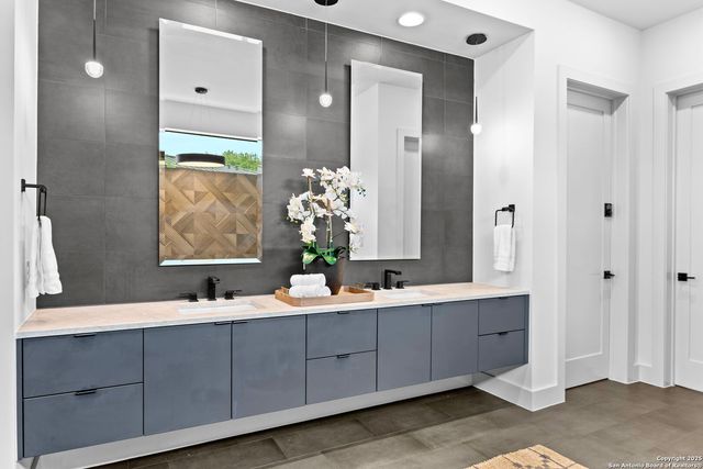 211 Wellesley Hill, Shavano Park, TX 78231