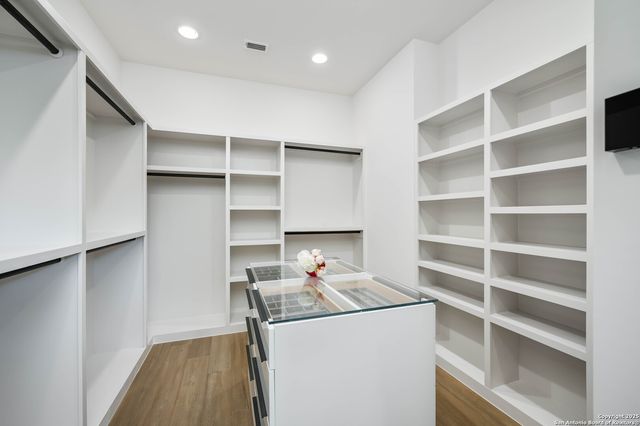 211 Wellesley Hill, Shavano Park, TX 78231