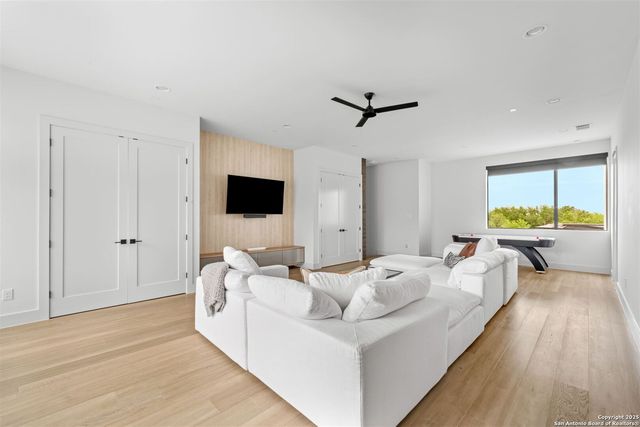 211 Wellesley Hill, Shavano Park, TX 78231