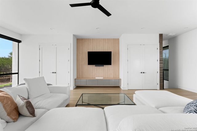 211 Wellesley Hill, Shavano Park, TX 78231