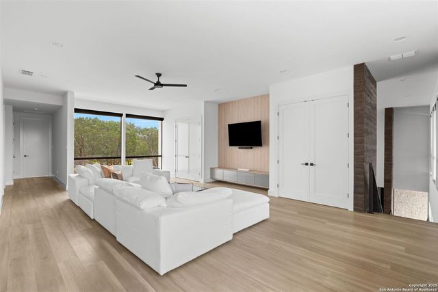 211 Wellesley Hill, Shavano Park, TX 78231