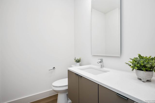 211 Wellesley Hill, Shavano Park, TX 78231