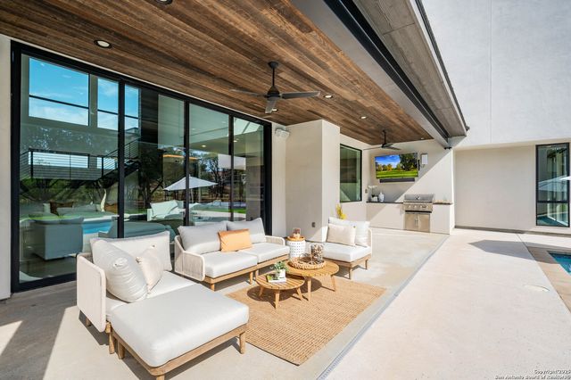 211 Wellesley Hill, Shavano Park, TX 78231