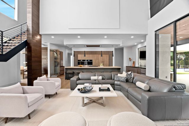 211 Wellesley Hill, Shavano Park, TX 78231