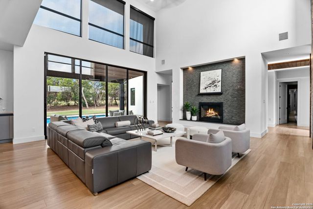 211 Wellesley Hill, Shavano Park, TX 78231