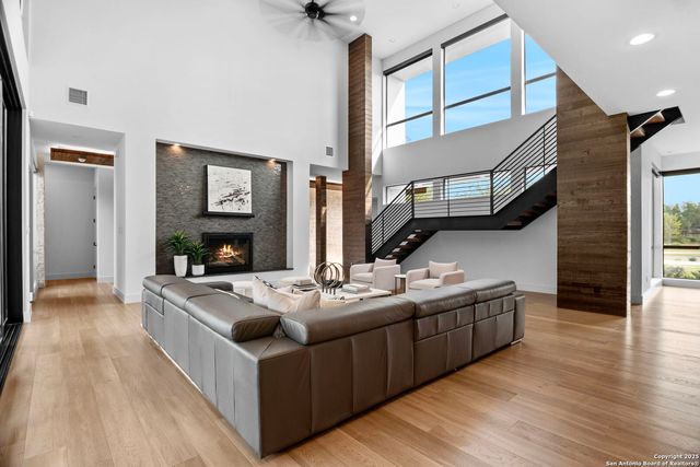 211 Wellesley Hill, Shavano Park, TX 78231