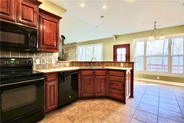 15076 Crawford Point Road, Rogers, AR 72756