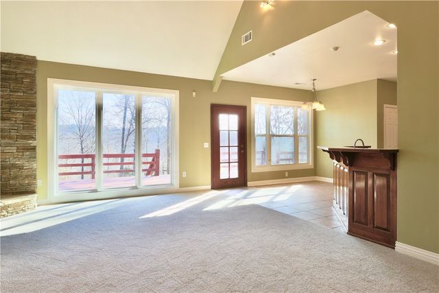 15076 Crawford Point Road, Rogers, AR 72756