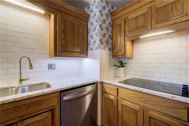 236 SW Raintree Drive, Lee's Summit, MO 64082