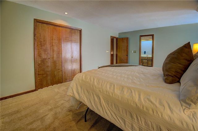 236 SW Raintree Drive, Lee's Summit, MO 64082