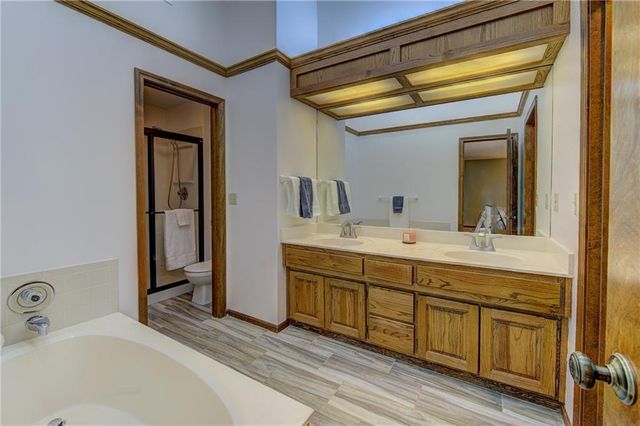 236 SW Raintree Drive, Lee's Summit, MO 64082